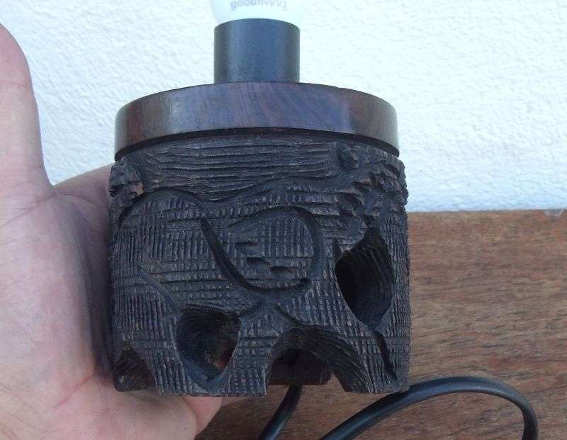 UNUSUAL !! A BEAUTIFULLY MADE CARVED OSTRICH EGG AND WOOD BASE ELECTRIC LAMP !! STUNNER !!