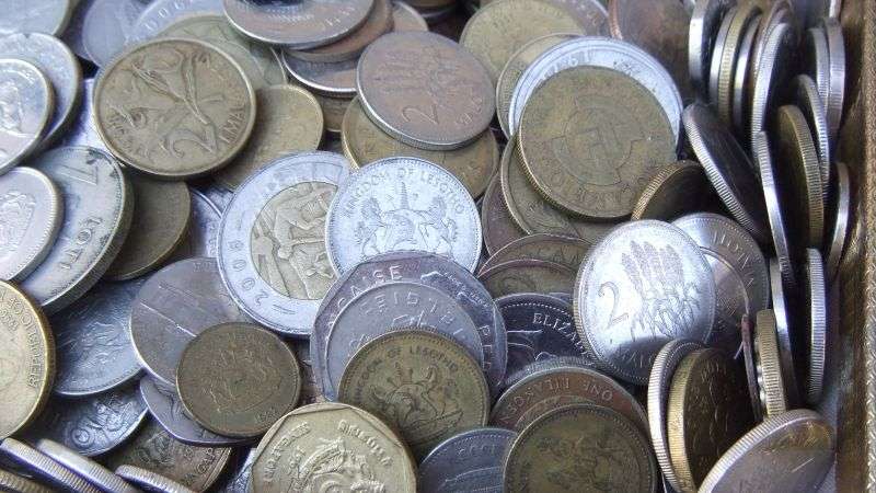 WICKED !! COLLECTION OF 440 WORLD COINS ..CANADA..AFRICAN..ENGLAND..USA..NEW ZEALAND !! BID FOR ALL