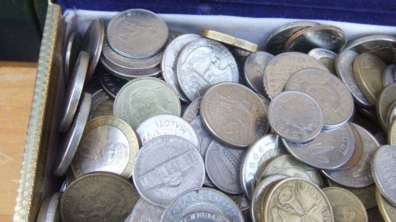 WICKED !! COLLECTION OF 440 WORLD COINS ..CANADA..AFRICAN..ENGLAND..USA..NEW ZEALAND !! BID FOR ALL