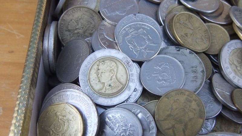 WICKED !! COLLECTION OF 440 WORLD COINS ..CANADA..AFRICAN..ENGLAND..USA..NEW ZEALAND !! BID FOR ALL