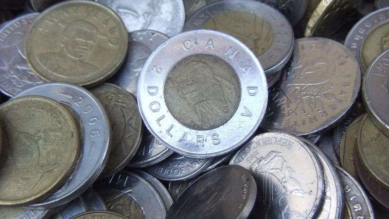 WICKED !! COLLECTION OF 440 WORLD COINS ..CANADA..AFRICAN..ENGLAND..USA..NEW ZEALAND !! BID FOR ALL