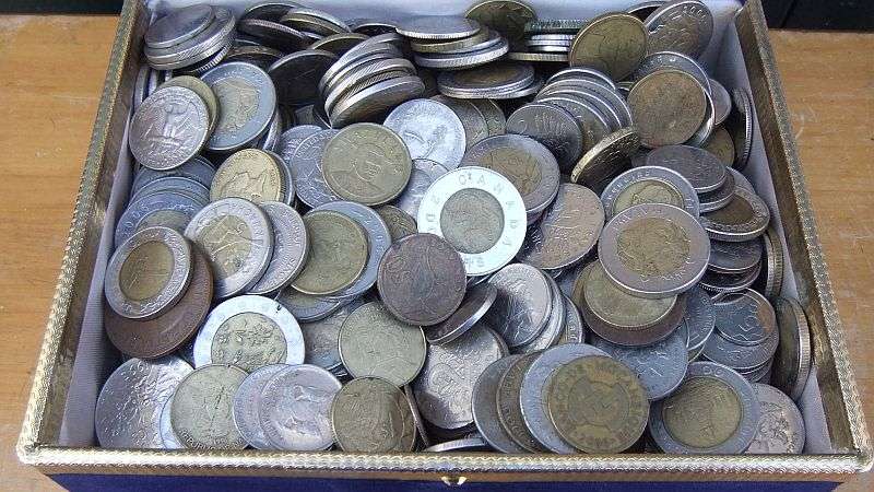 WICKED !! COLLECTION OF 440 WORLD COINS ..CANADA..AFRICAN..ENGLAND..USA..NEW ZEALAND !! BID FOR ALL