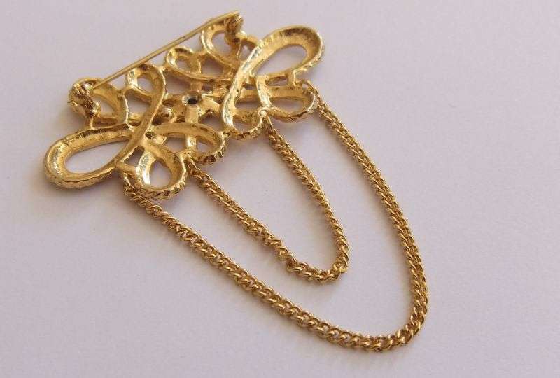 VINTAGE BROOCH - GOLD TONE - DANGLE