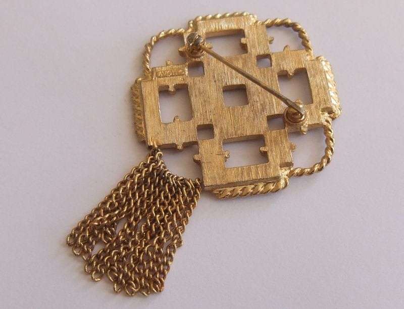 VINTAGE BROOCH - GOLD TONE - GENUINE AVON