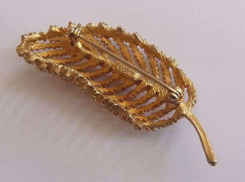 VINTAGE BROOCH - GOLD TONE LEAF BY DESIGNER CORO