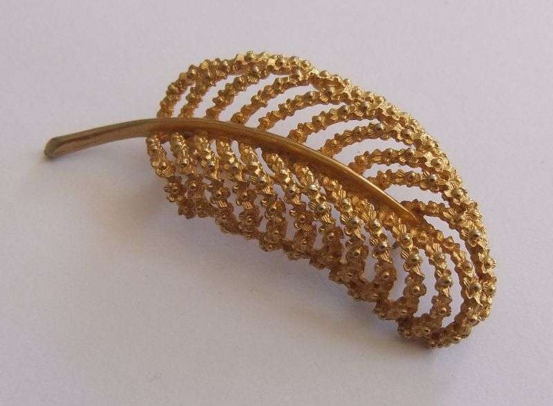 VINTAGE BROOCH - GOLD TONE LEAF BY DESIGNER CORO