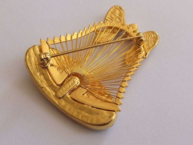 VINTAGE BROOCH - GOLD TONE - WEDDING BELL