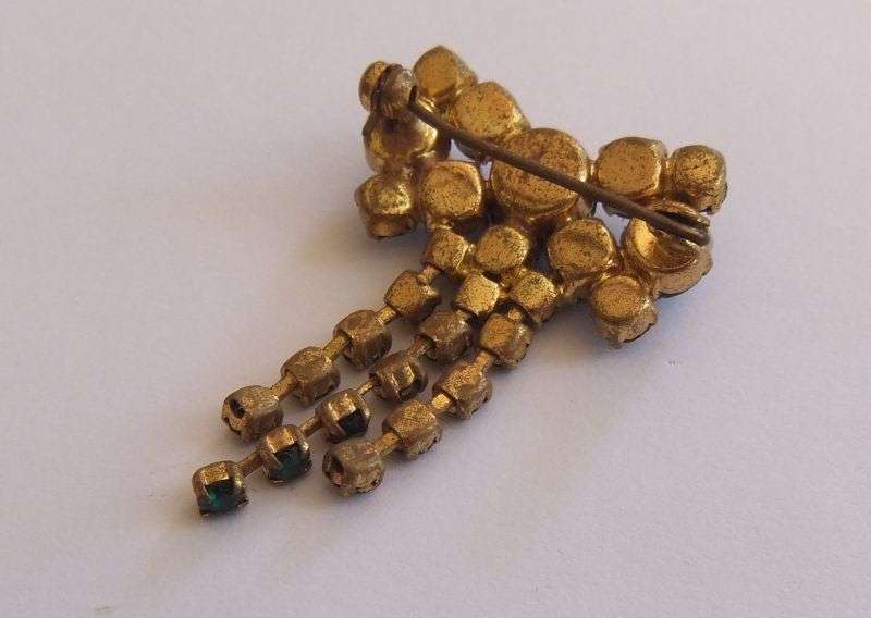 VINTAGE BROOCH - GREEN " STONES "