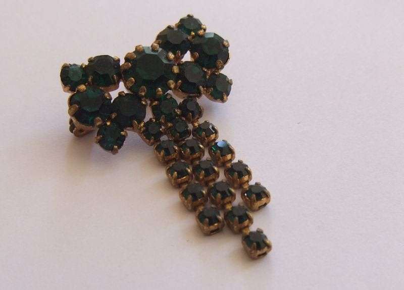 VINTAGE BROOCH - GREEN " STONES "