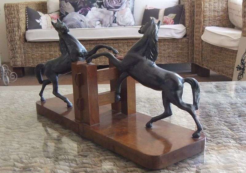ABSOLUTELY BEAUTIFUL VINTAGE METAL HORSE AND WOOD BASE BOOKENDS IN SUPERB CONDITION !! WOW !! WOW !!