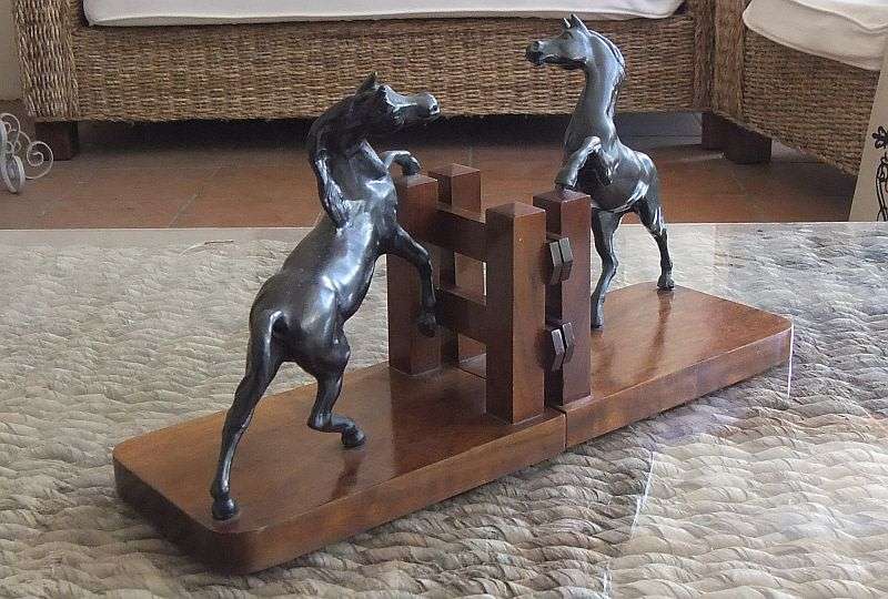 ABSOLUTELY BEAUTIFUL VINTAGE METAL HORSE AND WOOD BASE BOOKENDS IN SUPERB CONDITION !! WOW !! WOW !!