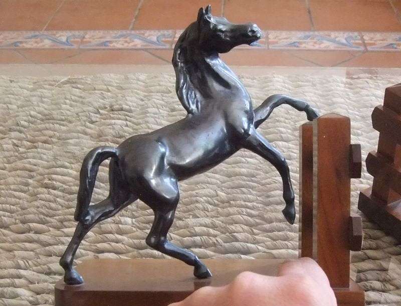 ABSOLUTELY BEAUTIFUL VINTAGE METAL HORSE AND WOOD BASE BOOKENDS IN SUPERB CONDITION !! WOW !! WOW !!