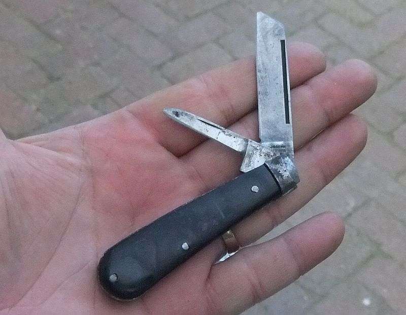 A COLLECTION OF SHARP OBJECTS...THROWING KNIFE ..BUTTERFLY KNIFE...DAGGER...RODGERS...ALL HERE !!!!