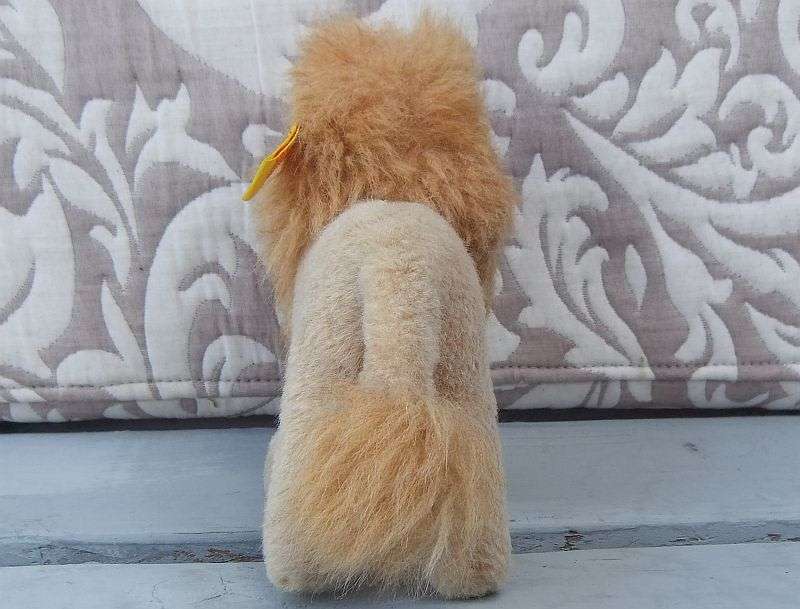 AN ADORABLE VINTAGE GENUINE STEIFF LION STUFFED ANIMAL WITH TAG IN EAR TRADEMARK ...AWESOME FIND !!