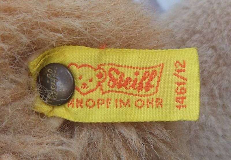 AN ADORABLE VINTAGE GENUINE STEIFF LION STUFFED ANIMAL WITH TAG IN EAR TRADEMARK ...AWESOME FIND !!