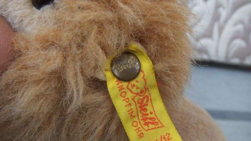 AN ADORABLE VINTAGE GENUINE STEIFF LION STUFFED ANIMAL WITH TAG IN EAR TRADEMARK ...AWESOME FIND !!