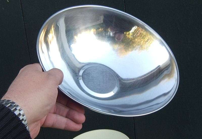 A TOTALLY COOL RETRO LOOKING KITCHEN SCALE IN 100% WORKING CONDITION BY TYPHOON !! GREAT PIECE !!