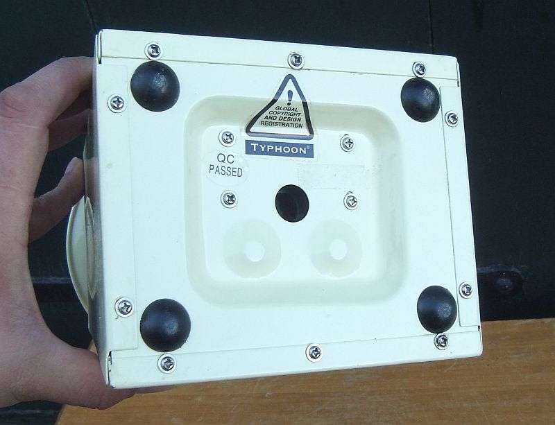 A TOTALLY COOL RETRO LOOKING KITCHEN SCALE IN 100% WORKING CONDITION BY TYPHOON !! GREAT PIECE !!