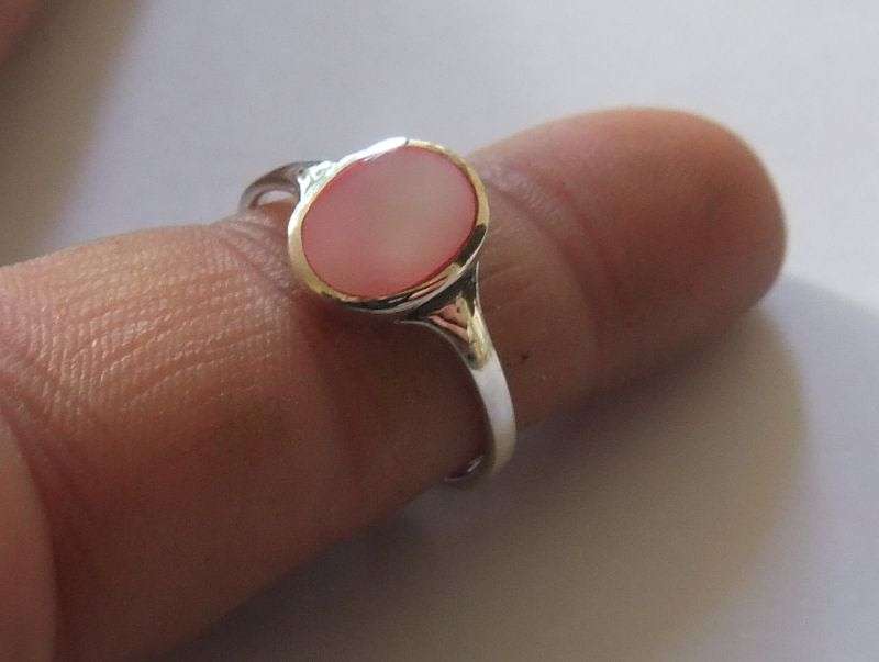 A Beautiful Solid Sterling Silver ring with a Pink Mother of Pearl look inset !! No Combining fees
