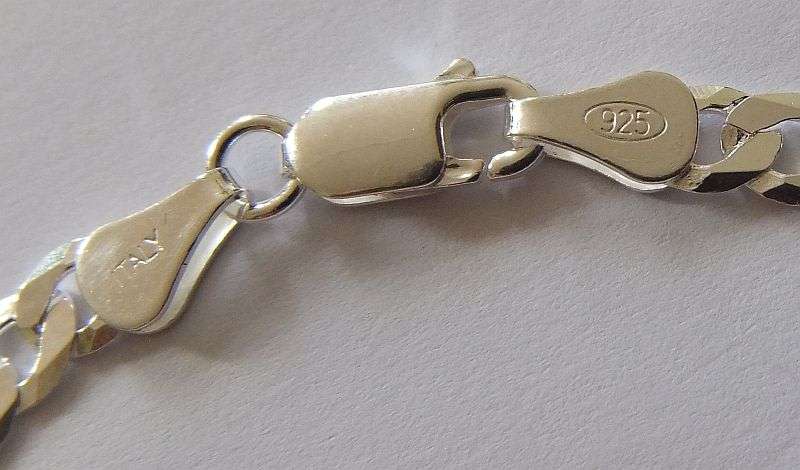 An Awesome stylish Italian Solid Sterling Silver bracelet with Quality clasp !! No Combining fees