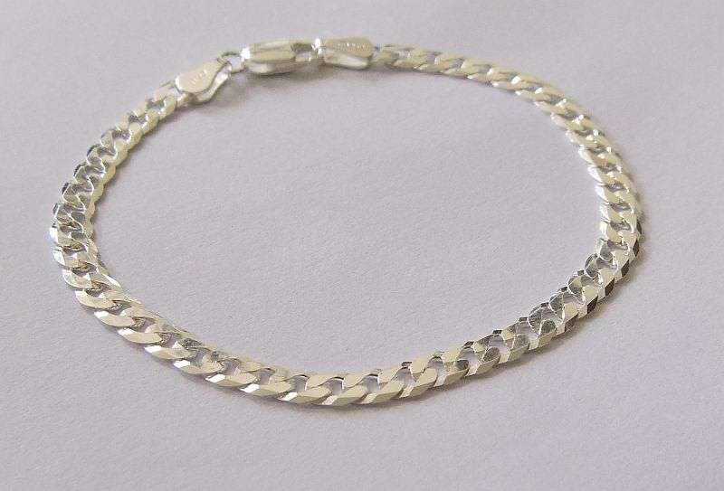 An Awesome stylish Italian Solid Sterling Silver bracelet with Quality clasp !! No Combining fees