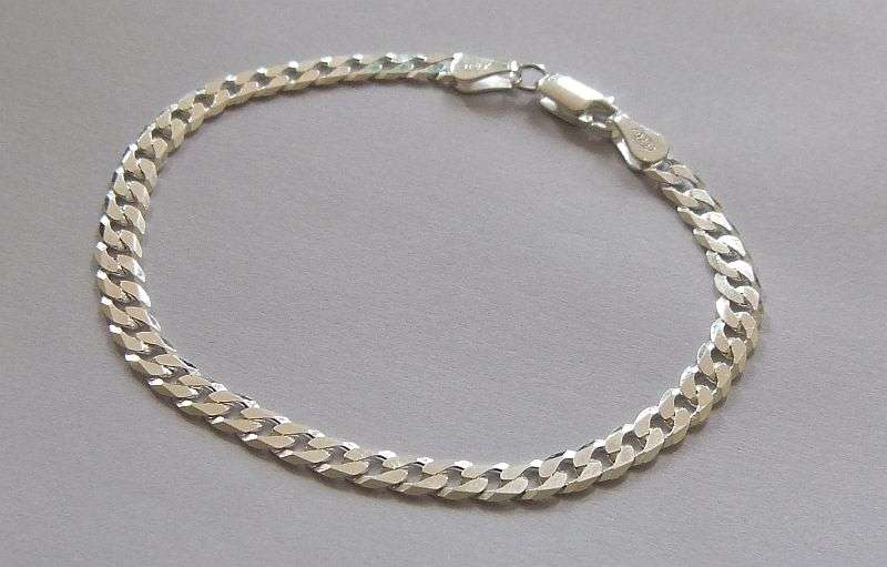 An Awesome stylish Italian Solid Sterling Silver bracelet with Quality clasp !! No Combining fees