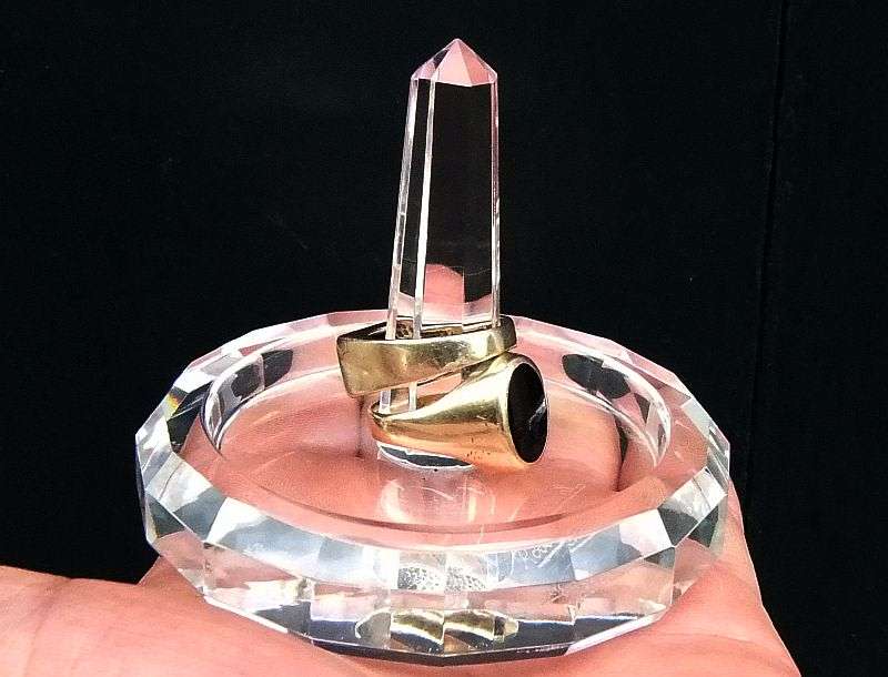 An exquisite Crystal ring holder by Rosenthal of Germany in Perfect condition !! WoW !!