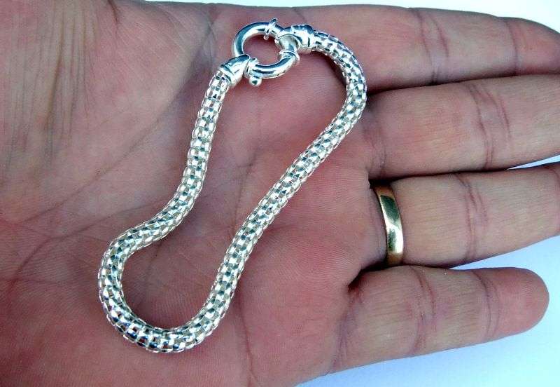 WOW !! A stunning "Woven" style Italian Sterling Silver bracelet with Signoretti clasp....Quality !!