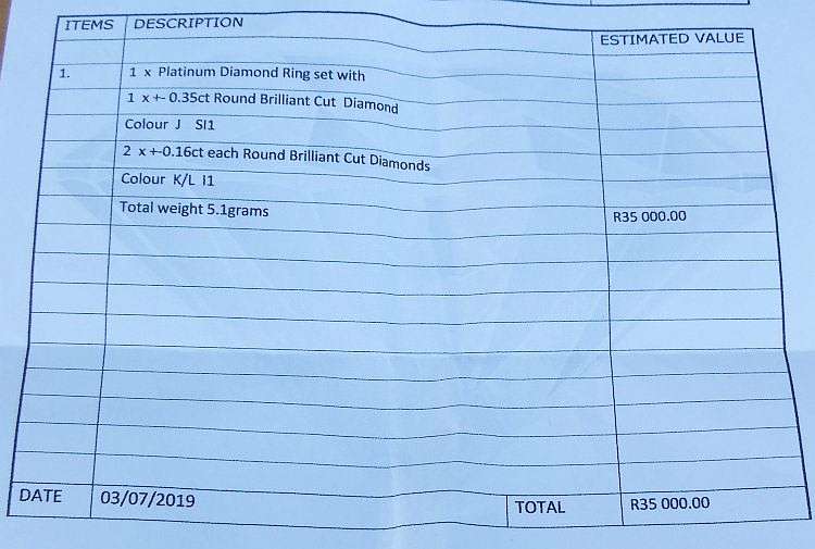 A gorgeous solid Platinum ring set with three diamonds - Evaluation certificate included !! R 35 000