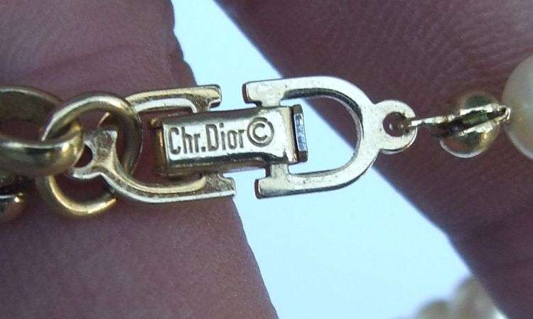 OH MY SOUL !! A GORGEOUS VINTAGE FAUX PEARL NECKLACE BY ""CHRISTIAN DIOR"" WITH EXQUISITE PENDANT