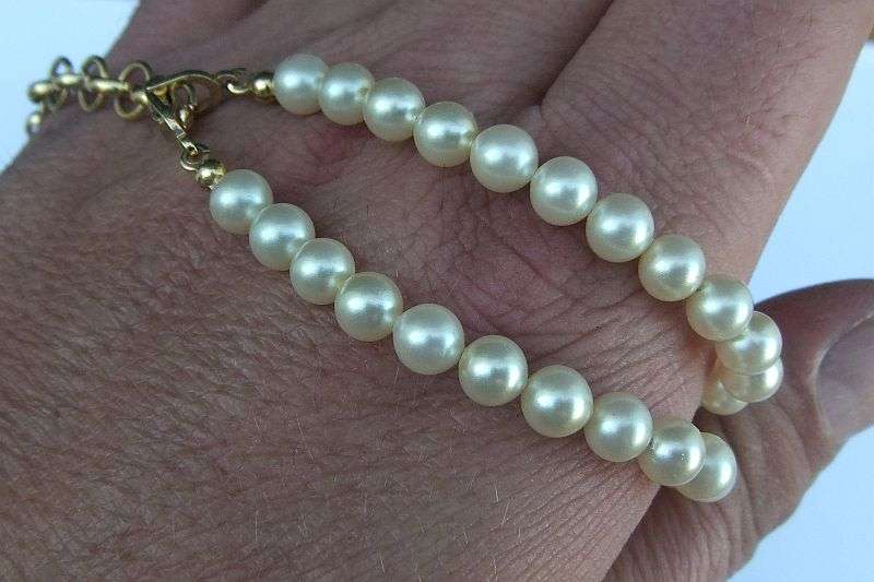 OH MY SOUL !! A GORGEOUS VINTAGE FAUX PEARL NECKLACE BY ""CHRISTIAN DIOR"" WITH EXQUISITE PENDANT