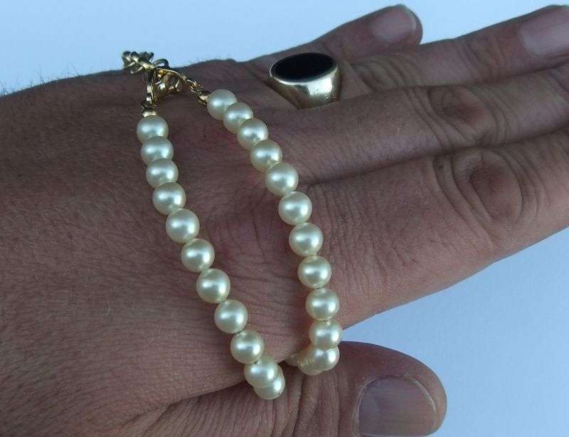 OH MY SOUL !! A GORGEOUS VINTAGE FAUX PEARL NECKLACE BY ""CHRISTIAN DIOR"" WITH EXQUISITE PENDANT