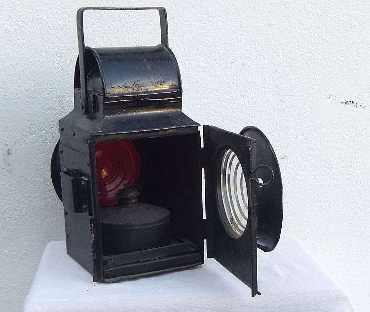 SUPER RARE FIND !! AN OLD RAILWAY LAMP OF THE SAR / SAS WITH ALL PARTS INTACT !! AWESOME FIND !!