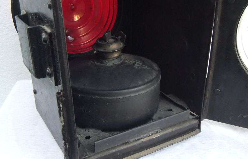 SUPER RARE FIND !! AN OLD RAILWAY LAMP OF THE SAR / SAS WITH ALL PARTS INTACT !! AWESOME FIND !!