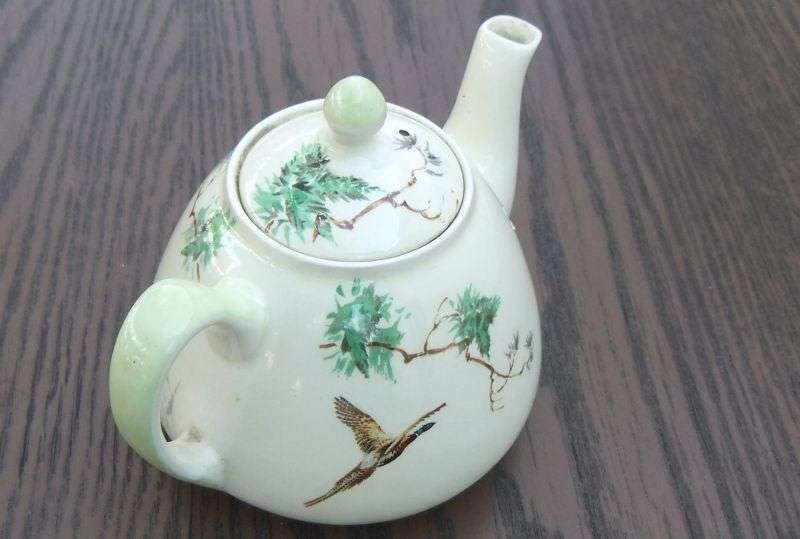 AN ART DECO PERIOD TINY TEAPOT BY ROYAL DOULTON FEATURING " THE COPPICE " PATTERN !! RARELY SEEN !!