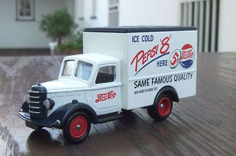 A TOTALLY COOL VINTAGE DIE CAST METAL MODEL BY LLEDO ENGLAND ISSUED TO ADVERTISE PEPSI COLA...WOW !!