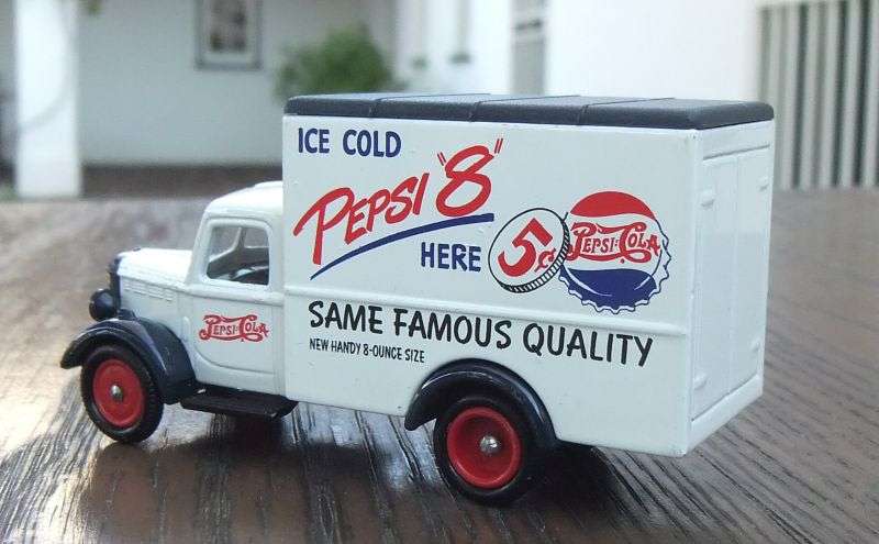 A TOTALLY COOL VINTAGE DIE CAST METAL MODEL BY LLEDO ENGLAND ISSUED TO ADVERTISE PEPSI COLA...WOW !!