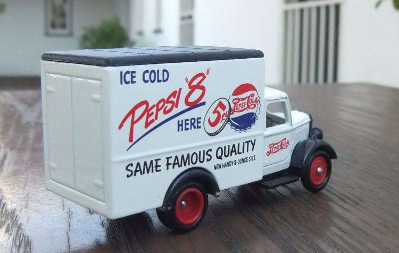 A TOTALLY COOL VINTAGE DIE CAST METAL MODEL BY LLEDO ENGLAND ISSUED TO ADVERTISE PEPSI COLA...WOW !!