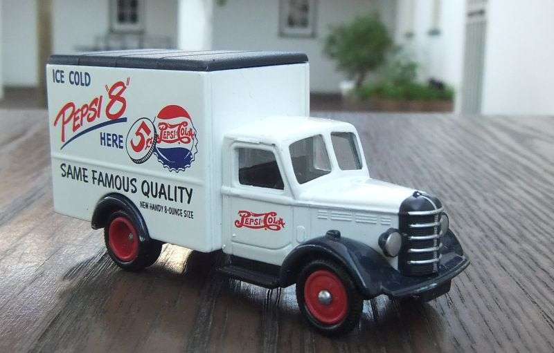 A TOTALLY COOL VINTAGE DIE CAST METAL MODEL BY LLEDO ENGLAND ISSUED TO ADVERTISE PEPSI COLA...WOW !!