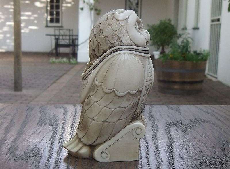 A STUNNING RARE CRUSHED MARBLE STATUE OF AN OWL " PROF " BY SA ARTIST JOHN BICCARD !! HIGH VALUE !!