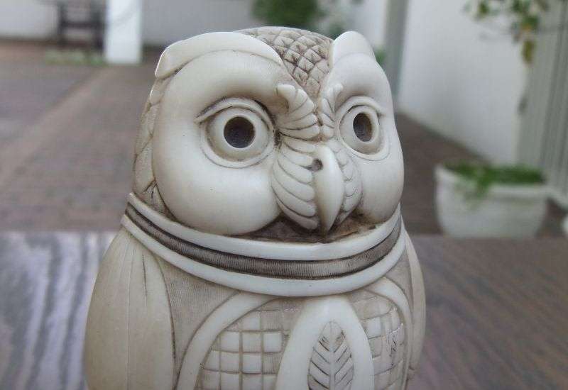 A STUNNING RARE CRUSHED MARBLE STATUE OF AN OWL " PROF " BY SA ARTIST JOHN BICCARD !! HIGH VALUE !!