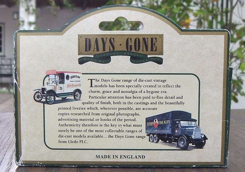 A DETAILED VINTAGE DIE CAST METAL MODEL OF THE 1939 FORD FIRE ENGINE BY LLEDO ENGLAND !! AWESOME !!