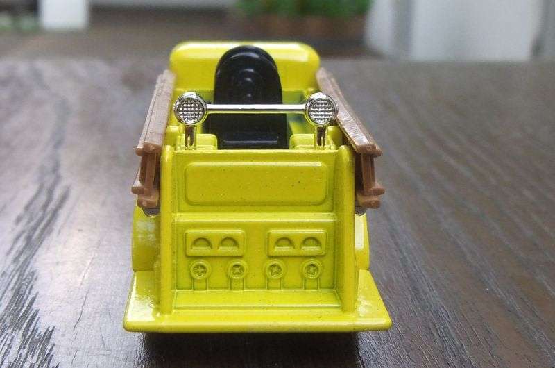 A DETAILED VINTAGE DIE CAST METAL MODEL OF THE 1939 FORD FIRE ENGINE BY LLEDO ENGLAND !! AWESOME !!