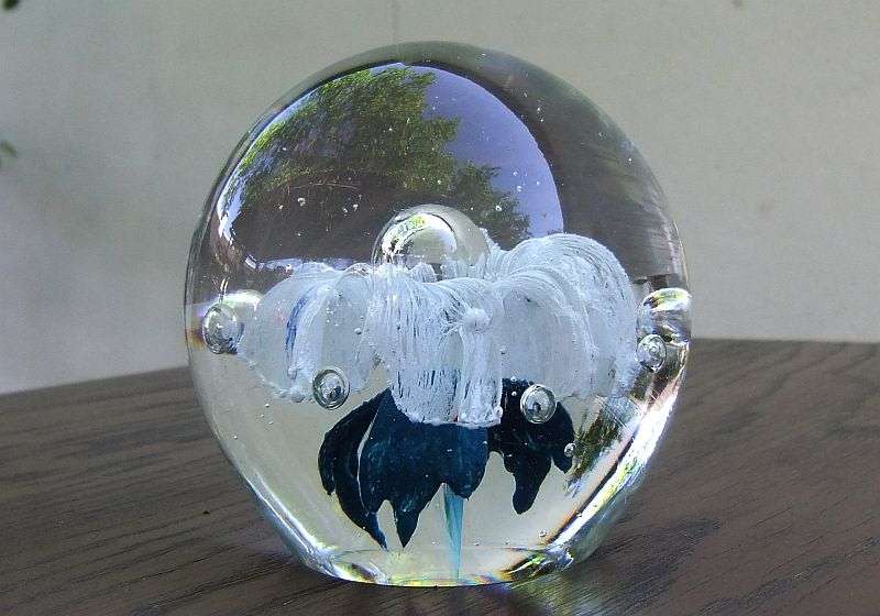 A GORGEOUS VINTAGE SOLID GLASS PAPERWEIGHT WITH INTERNAL FLOWER MOTIF AND BUBBLES !! HEAVY PIECE !!