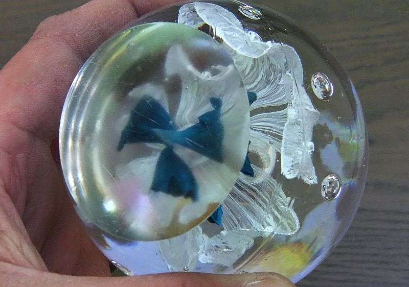 A GORGEOUS VINTAGE SOLID GLASS PAPERWEIGHT WITH INTERNAL FLOWER MOTIF AND BUBBLES !! HEAVY PIECE !!