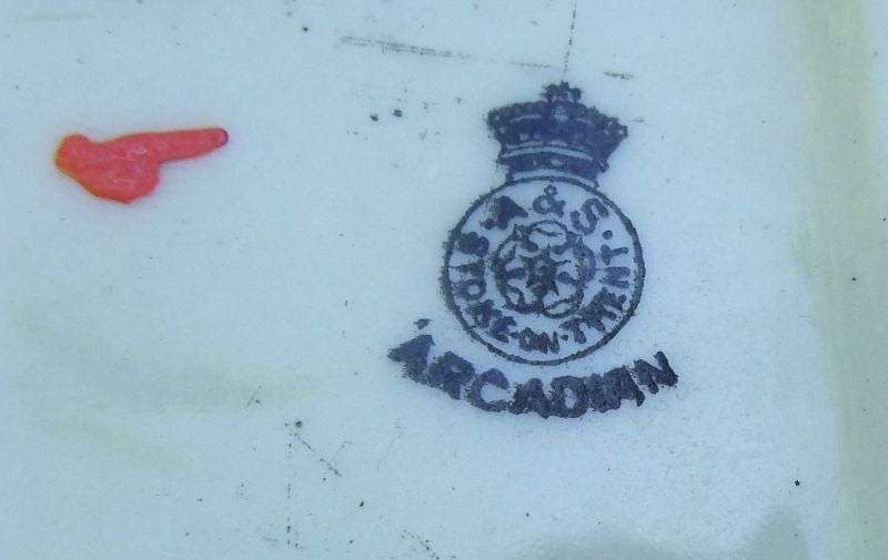 A RARE 1920`S / 1930`S ARCADIAN CHINA CREST WARE GRAMAPHONE WITH COAT OF ARMS "" CITY OF PEEL ""