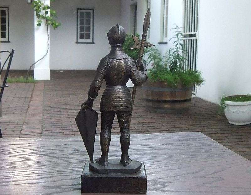 A TOTALLY COOL OLD SOLID METAL KNIGHT STATUE WITH WEAPON ON WOOD BASE !! WHAT A WEIGHT !!