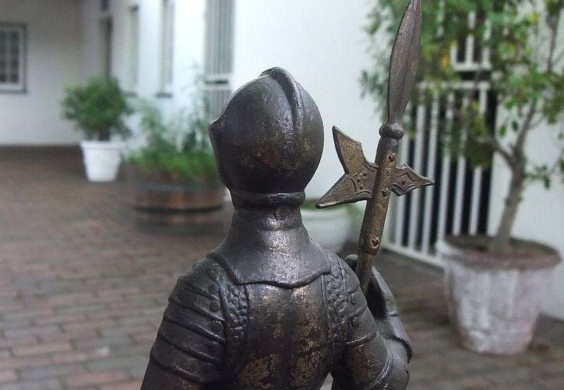 A TOTALLY COOL OLD SOLID METAL KNIGHT STATUE WITH WEAPON ON WOOD BASE !! WHAT A WEIGHT !!