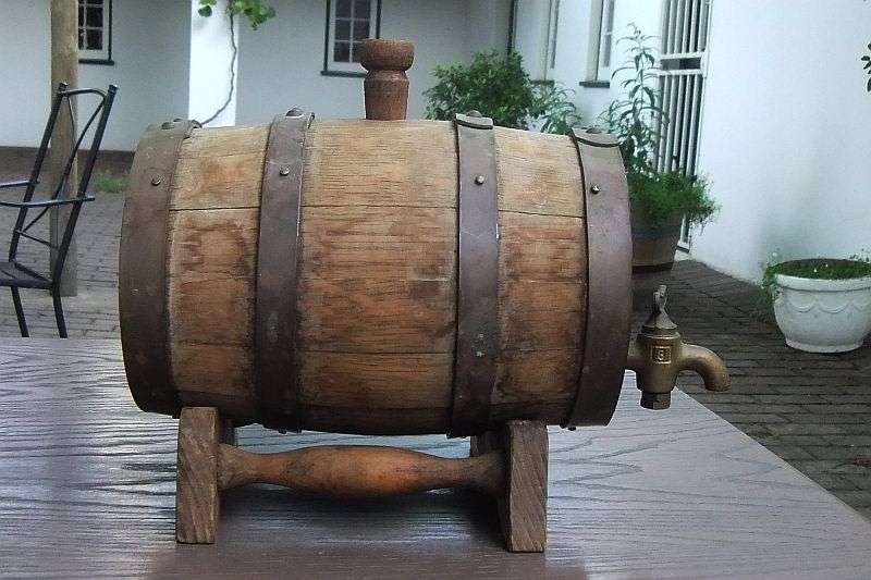 AN ABSOLUTELY COOL VINTAGE WOODEN SHERRY VAT ON STAND WITH METAL TAP !! WOW !!