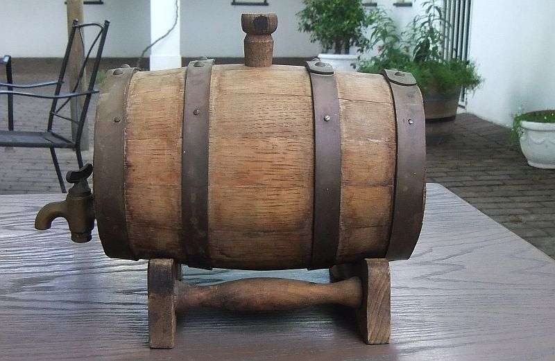 AN ABSOLUTELY COOL VINTAGE WOODEN SHERRY VAT ON STAND WITH METAL TAP !! WOW !!